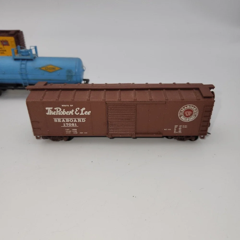 Vintage HO Scale Train Lot Seaboard Boxcar Dow Tanker ART Refrigerator Car